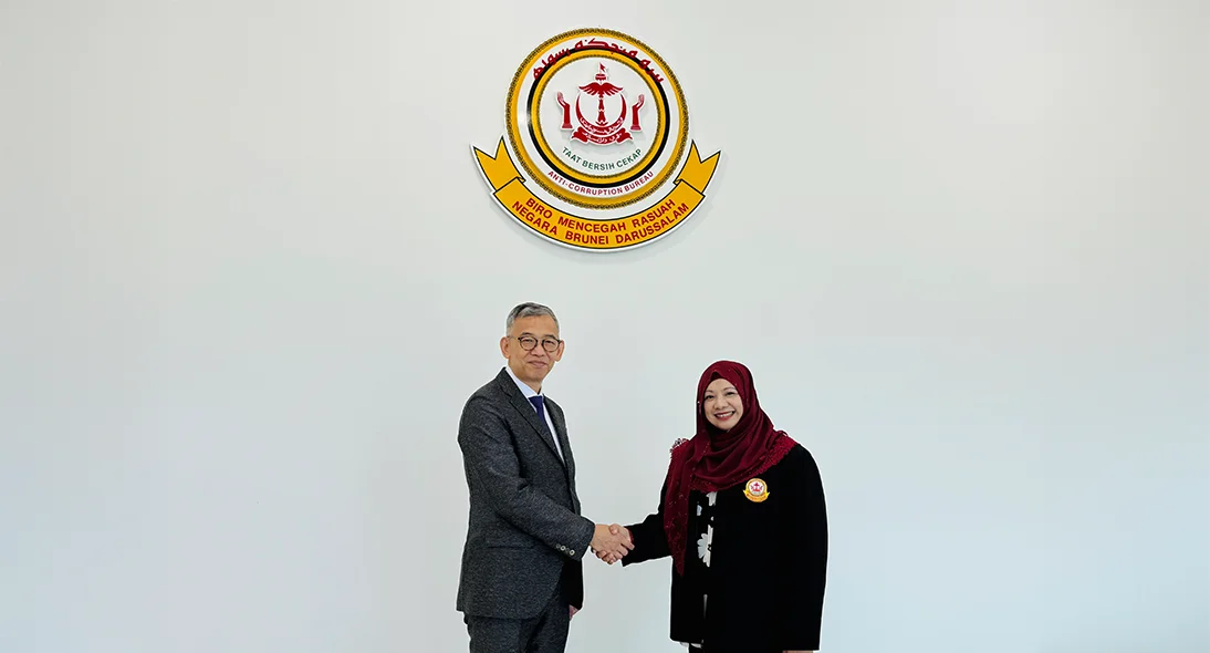 President Woo was warmly welcomed by Madam Anifa Rafiza, Director of ACB of
Brunei Darussalam
