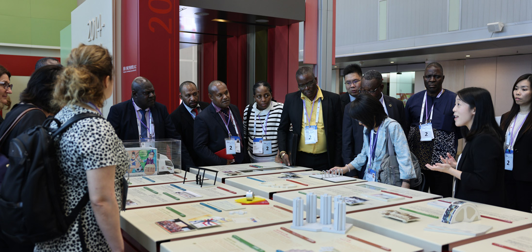 ICAC officers introducing Hong Kong's anti-corruption history to the delegates during the technical visit